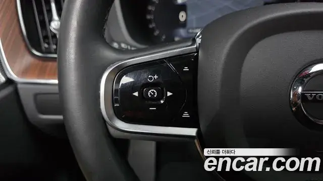 Volvo XC60 2023 — Photo 25/37