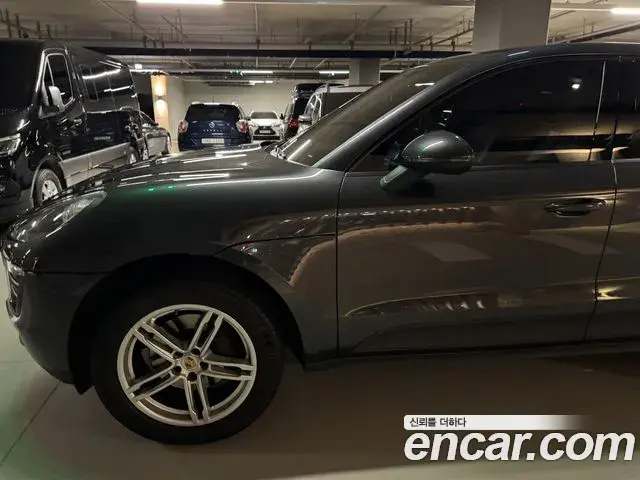 Porsche Macan 2018 — Фото 10/13