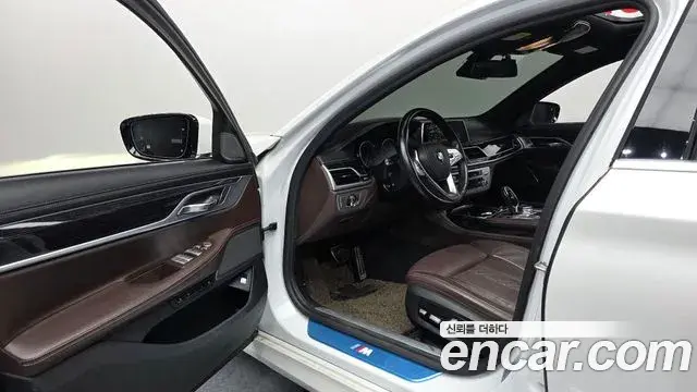 BMW 7 Series 2018 — Фото 10/20