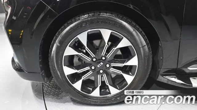 Kia Carnival 2021 — Фото 5/20