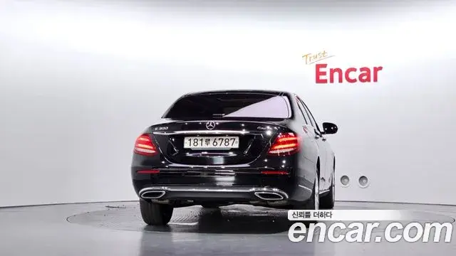 Mercedes-Benz E-Class 2020 — Фото 4/20
