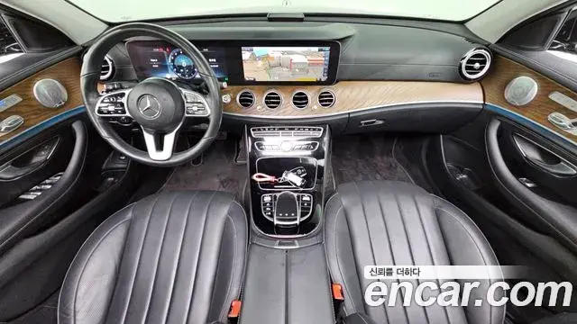 Mercedes-Benz E-Class 2020 — Фото 7/20