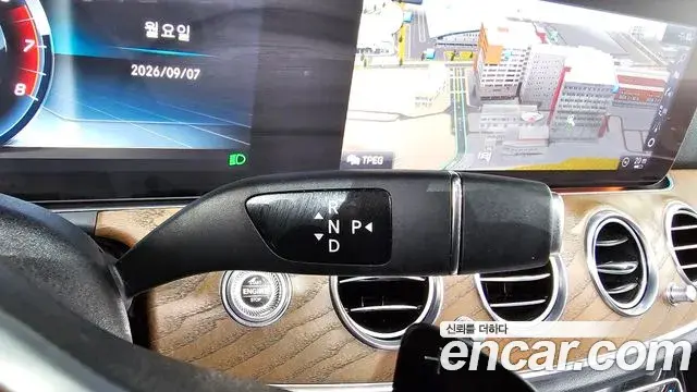 Mercedes-Benz E-Class 2020 — Фото 9/20