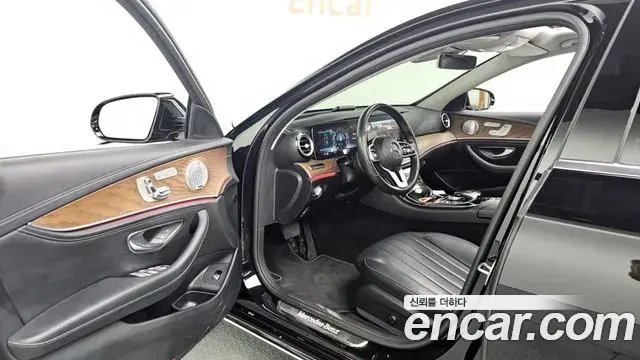 Mercedes-Benz E-Class 2020 — Фото 10/20