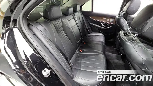 Mercedes-Benz E-Class 2020 — Фото 11/20