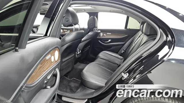 Mercedes-Benz E-Class 2020 — Фото 12/20