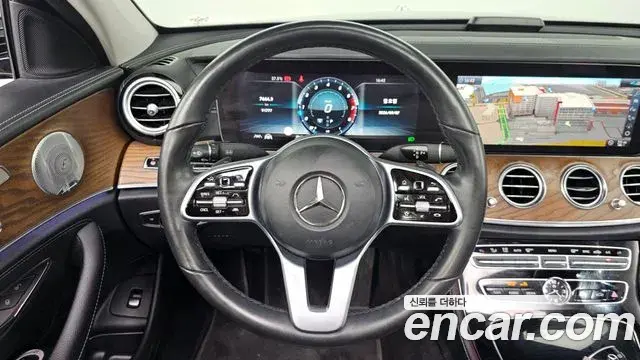 Mercedes-Benz E-Class 2020 — Фото 14/20