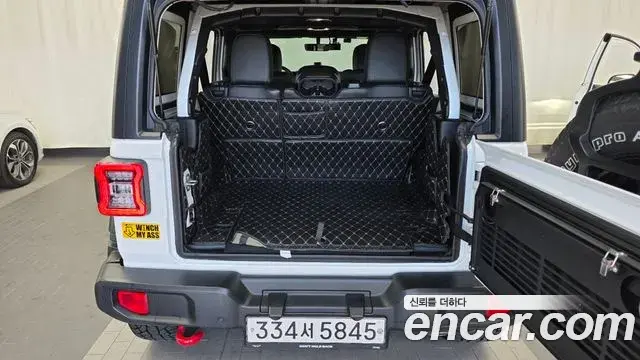 Jeep Wrangler 2021 — Фото 19/20