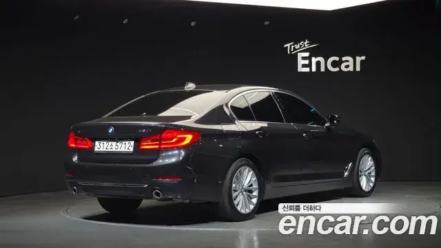 BMW 5 Series 2019 — Фото 2/20