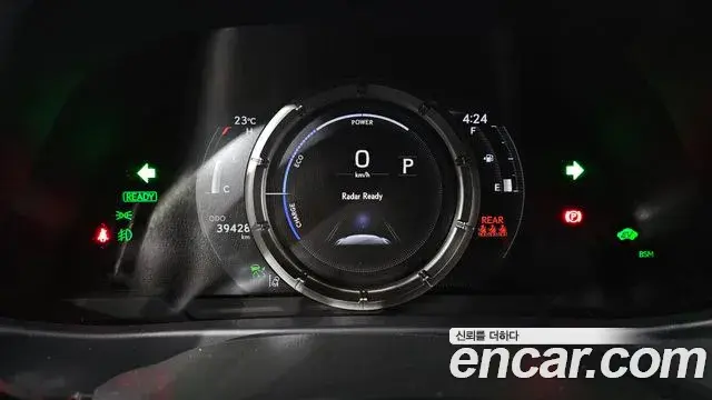 Lexus UX250h 2021 — Şəkil 25/30