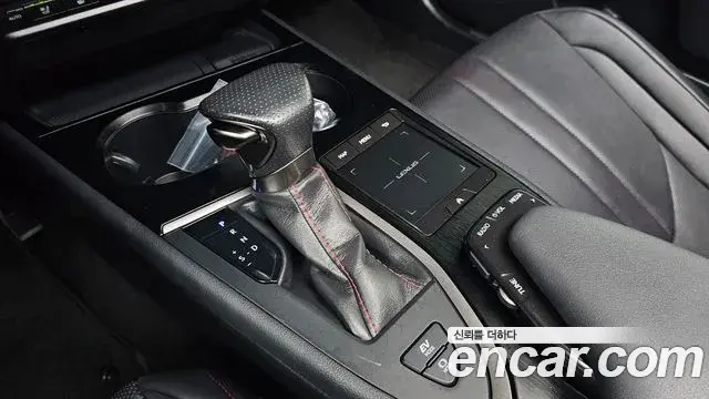 Lexus UX250h 2021 — Şəkil 15/30