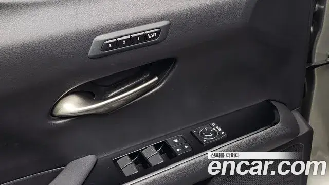 Lexus UX250h 2021 — Şəkil 23/30
