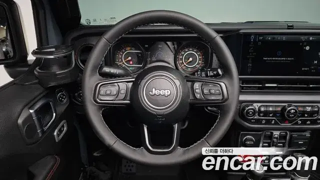 Jeep Wrangler 2025 — Фото 13/20