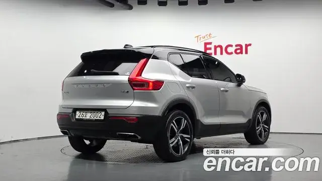Volvo XC40 2018 — Photo 27/31
