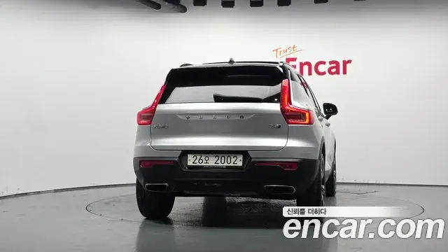 Volvo XC40 2018 — Photo 23/31