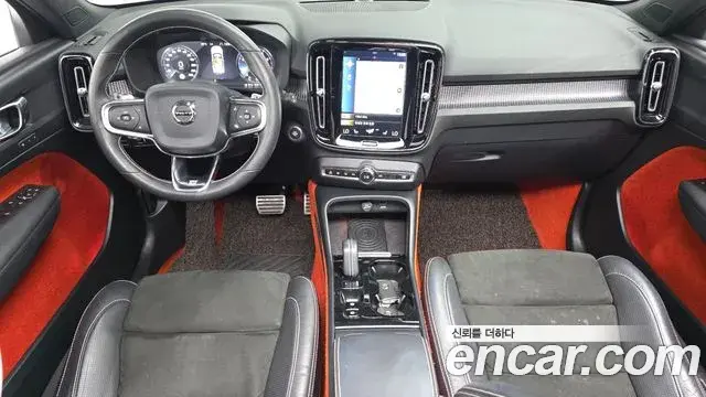 Volvo XC40 2018 — Photo 4/31