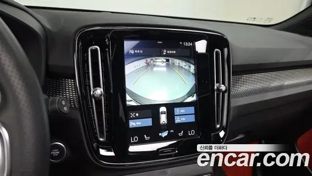 Volvo XC40 2018 — Photo 7/31