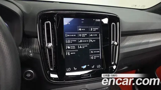 Volvo XC40 2018 — Photo 6/31