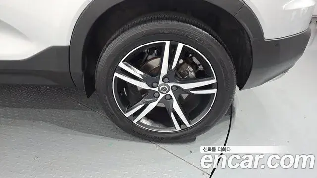 Volvo XC40 2018 — Photo 29/31