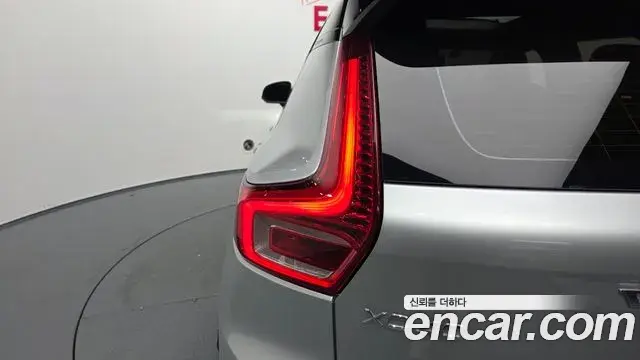 Volvo XC40 2018 — Photo 19/31