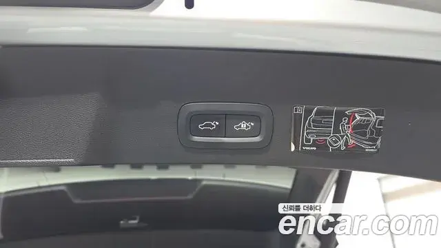 Volvo XC40 2018 — Photo 9/31
