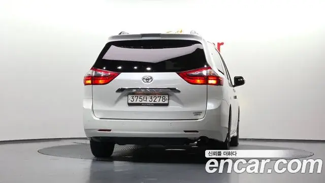 Toyota Sienna 2020 — Şəkil 12/20