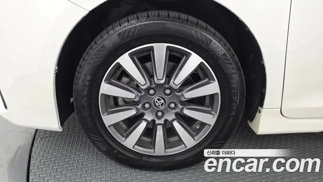 Toyota Sienna 2020 — Şəkil 19/20
