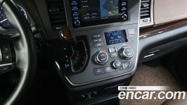 Toyota Sienna 2020 — Şəkil 20/20
