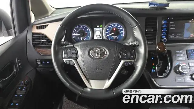 Toyota Sienna 2020 — Şəkil 13/20