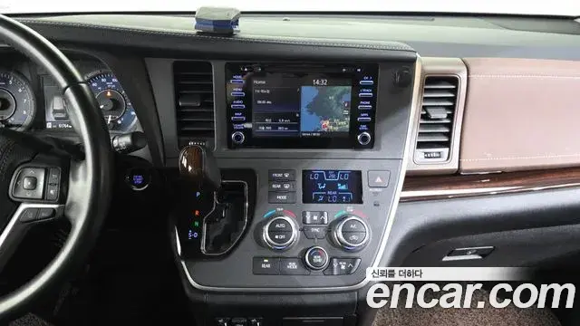 Toyota Sienna 2020 — Şəkil 16/20