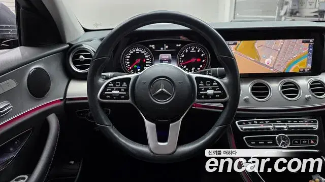 Mercedes-Benz E-Class 2018 — Фото 13/20