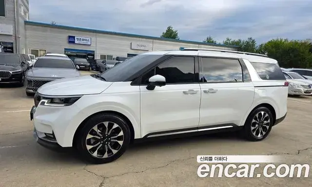 Kia Carnival 2022 — Фото 1/18