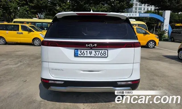 Kia Carnival 2022 — Фото 2/18
