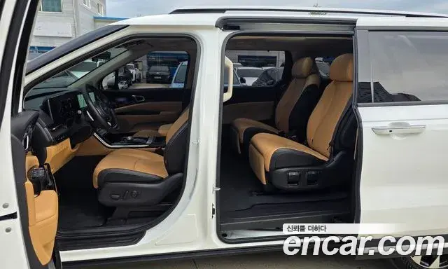 Kia Carnival 2022 — Фото 14/18