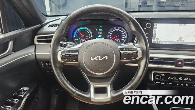 Kia K5 2022 — Şəkil 10/31
