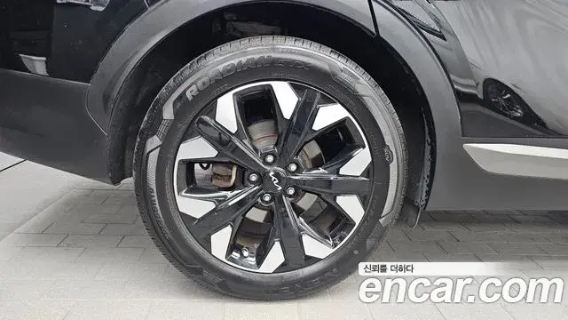 Kia Sportage 2023 — Photo 1/34