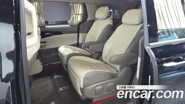 Kia Carnival 2021 — Фото 17/20
