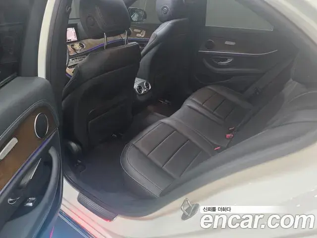 Mercedes-Benz E-Class 2021 — Фото 13/20