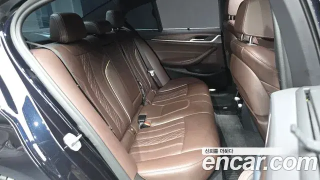 BMW 5 Series 2019 — Фото 12/20