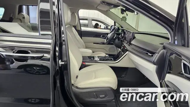Kia Carnival 2021 — Фото 11/20