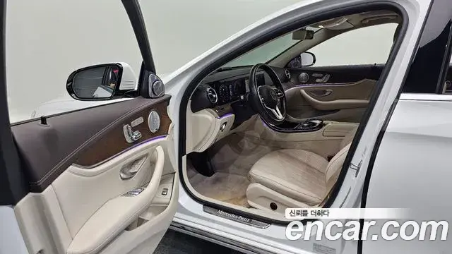 Mercedes-Benz E-Class 2020 — Фото 10/20