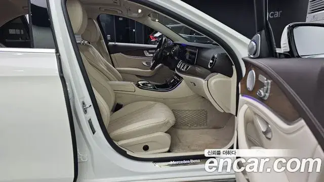Mercedes-Benz E-Class 2020 — Фото 11/20