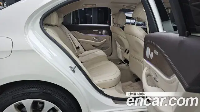 Mercedes-Benz E-Class 2020 — Фото 12/20