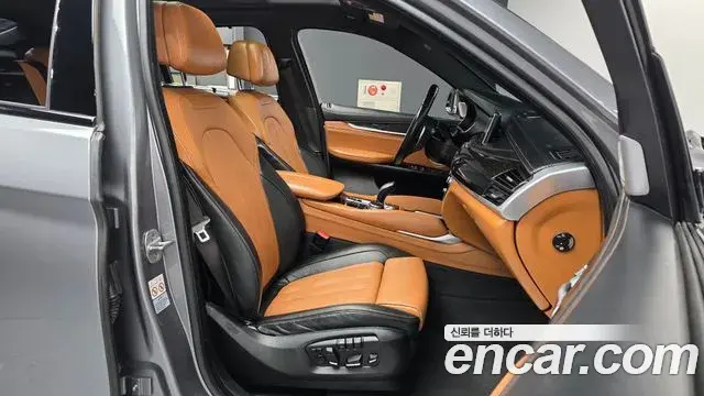 BMW X6 2018 — Фото 11/20