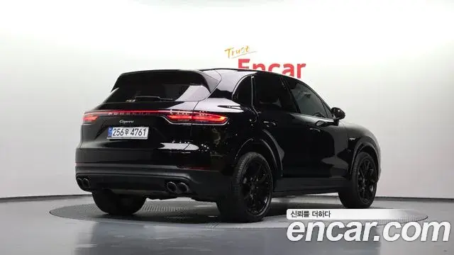 Porsche Cayenne 2020 — Фото 2/20