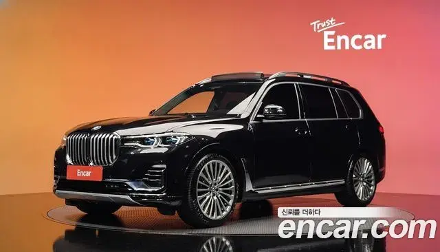 BMW X7 2021 — Фото 1/20