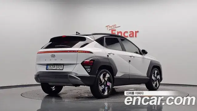 Hyundai Kona 2023 — Фото 2/20