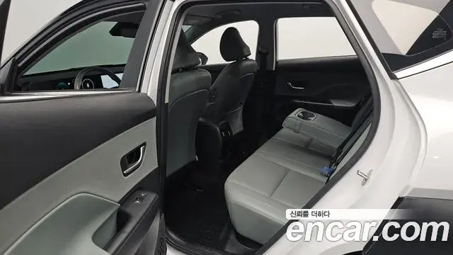 Hyundai Kona 2023 — Фото 12/20