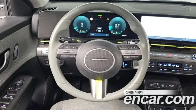 Hyundai Kona 2023 — Фото 13/20