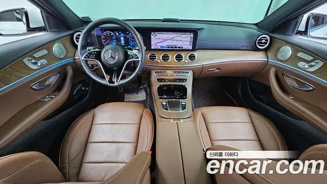 Mercedes-Benz E-Class 2021 — Фото 7/20